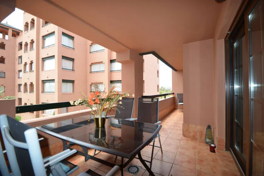 Appartement de vacances avec piscine, jardin et terrasse - Image 1