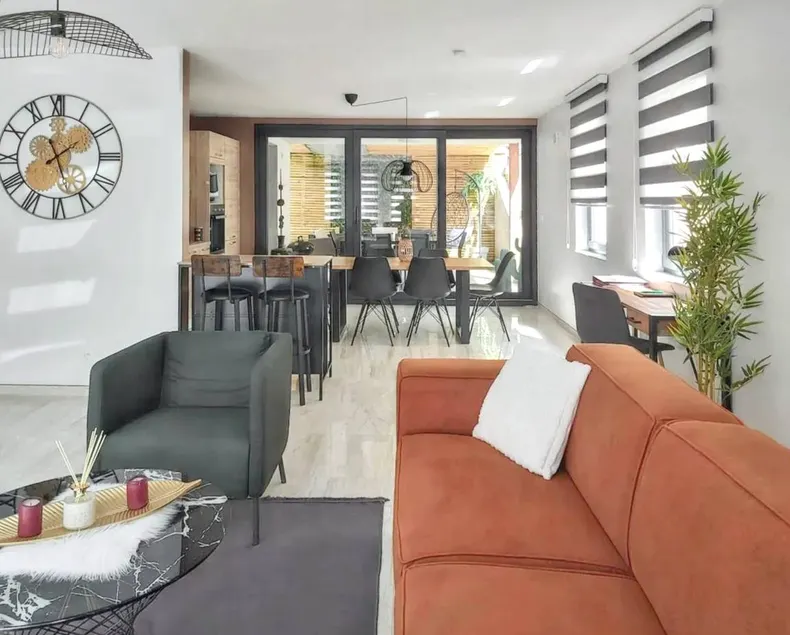Holiday home with barbecue, terrace & garden | Garden view | Perfect for remote work - Image 1