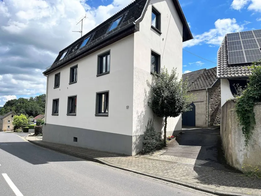 Apartment with terrace - Image 1