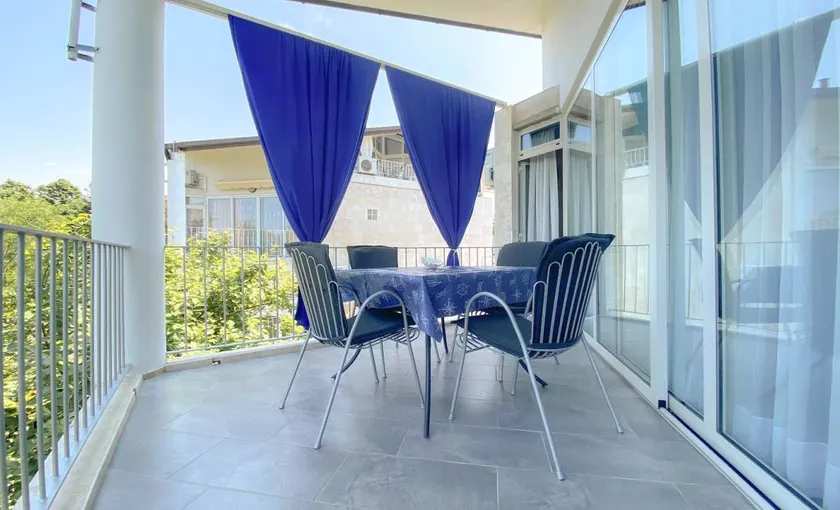 Only 80 metres to the blue Adriatic Sea with private balcony, air conditioning, WiFi - Image 1