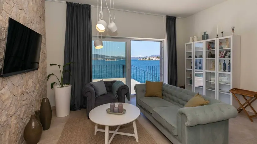 Children-friendly holiday apartment with garden, jacuzzi & private pool | Sea view | Close to the beach | Pet-friendly - Image 1