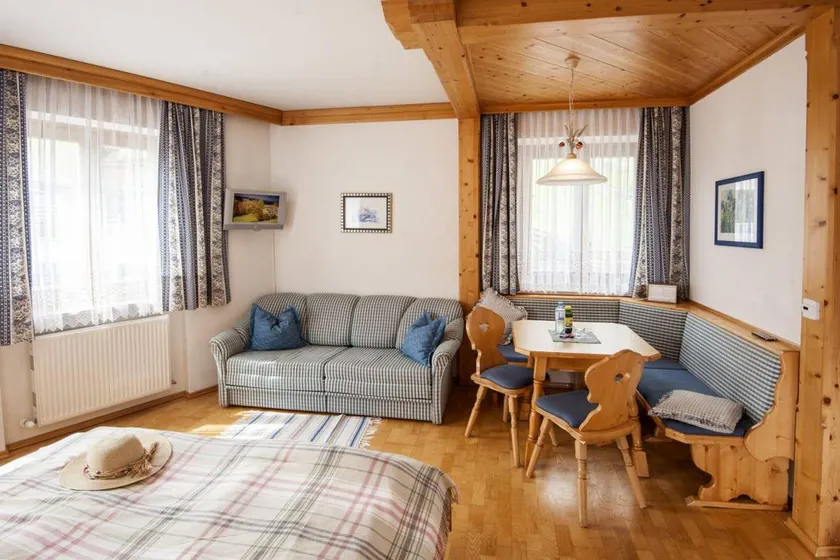 Apartment with sauna - Image 1