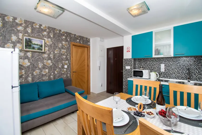 Pleasant holiday apartment with garden & BBQ | Sea view | Beach nearby - Image 1