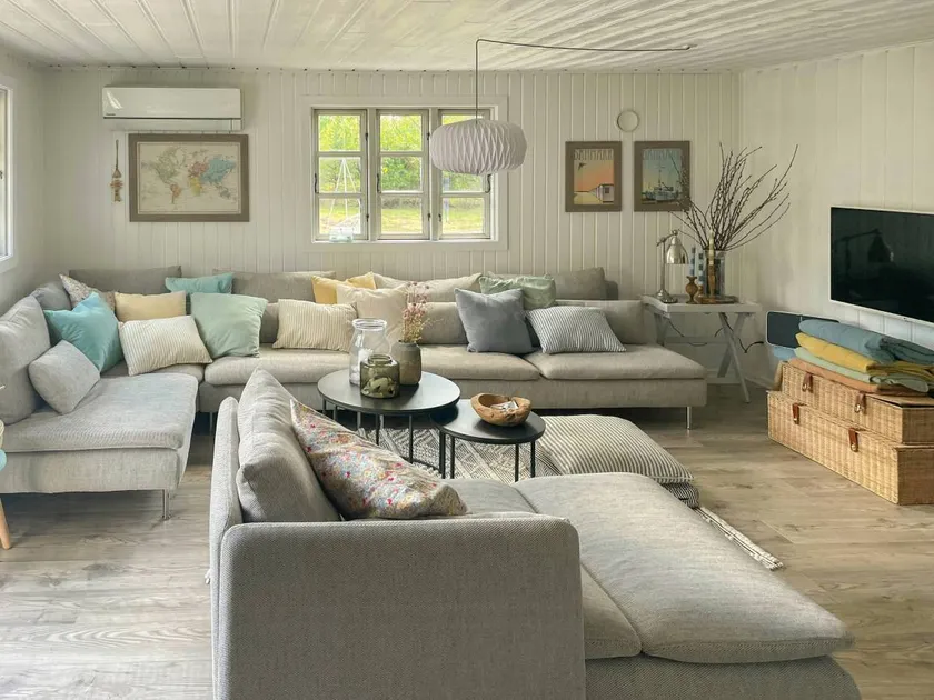 Holiday home with barbeque, terrace & garden - Image 1