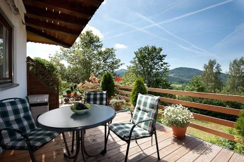 Maison avec barbecue, jardin et terrasse - Image 1