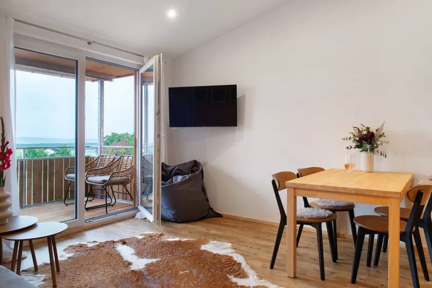 Apartment with garden & BBQ | Garden view - Image 1