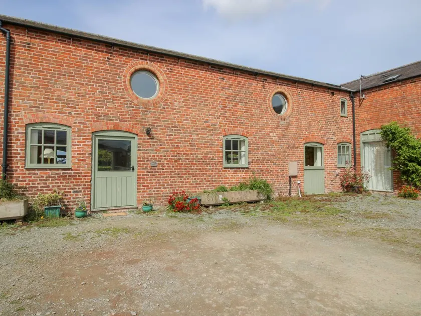 Cottage with garden - Image 1