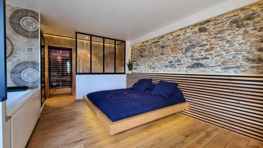 Beautiful gite with terrace, garden & sauna - Image 1
