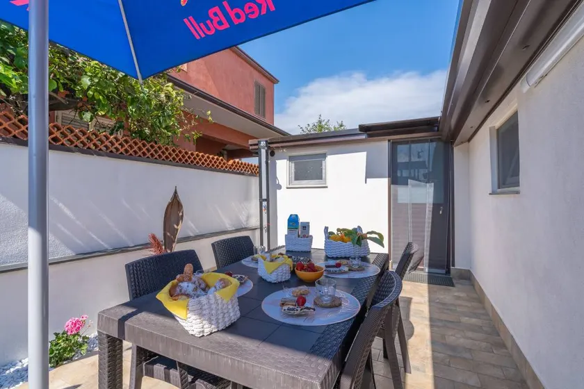 Family-friendly pleasant apartment with BBQ & terrace | Garden view | Beach nearby - Image 1