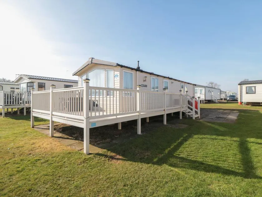 Child-friendly cottage with garden | Beach view | Next to the beach | Dogs allowed - Image 1