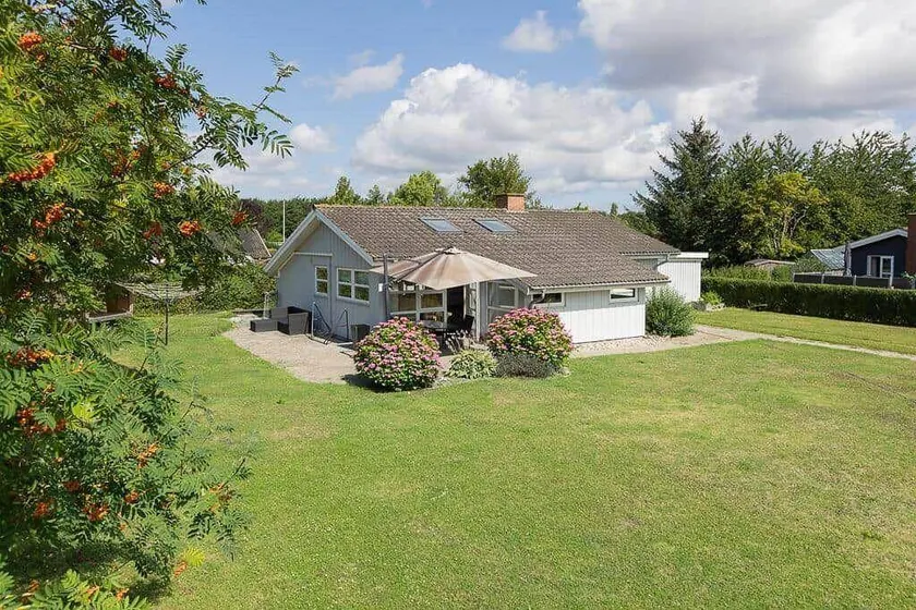 Holiday home with barbeque, garden & terrace | Close to the beach | Pets allowed - Image 1