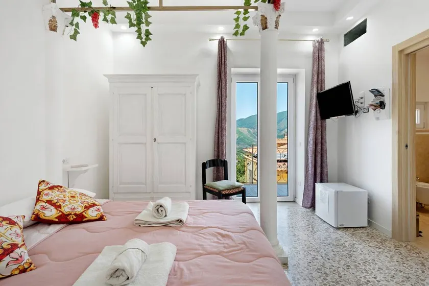 Zimmer 'Pompei Con Vista Vesuvio' mit Bergblick, Wi-Fi und Klimaanlage - Image 1