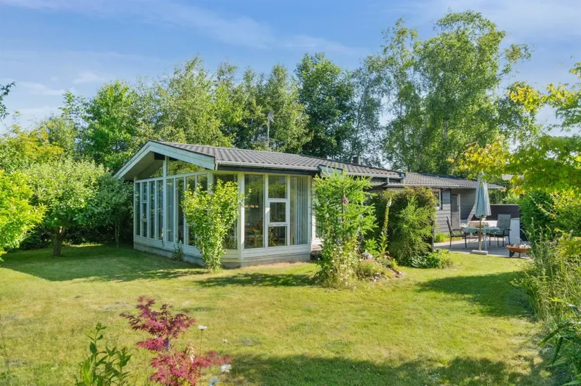 Holiday home with garden, terrace & barbecue - Image 1