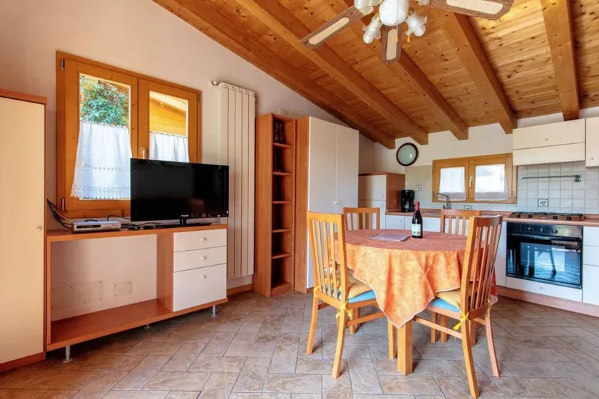 Family-friendly pleasant cottage with barbecue | Lake view | Beach nearby | Pets are welcome - Image 1
