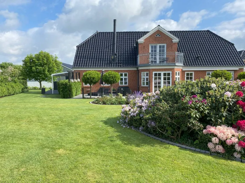 Luxury country house in nature with wellness - Image 1