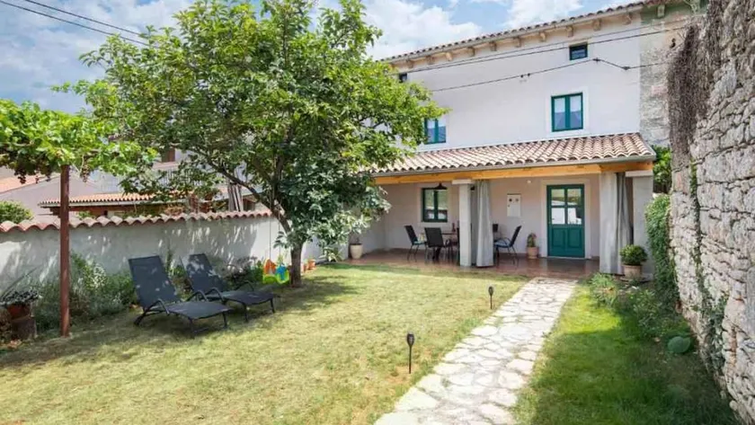 Charmante maison de vacances avec terrasse, barbecue et jardin - Image 1