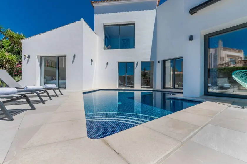 Villa with terrace, garden & barbecue | Sea view | Good for workation - Image 1