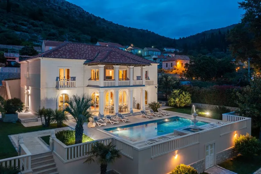 Villa with garden, fast internet & private pool | Mountain view - Image 1