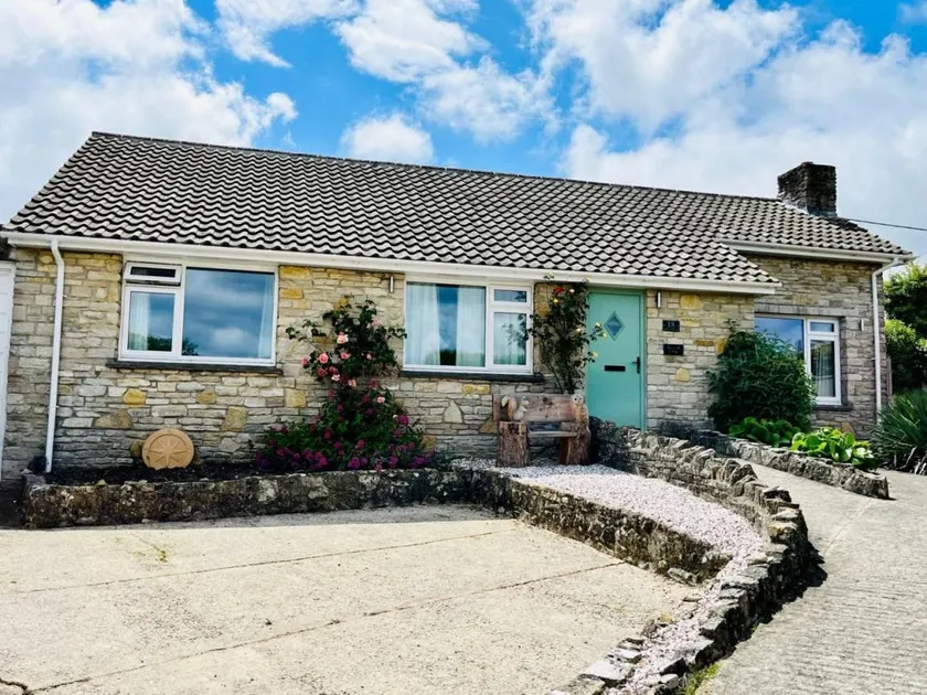 House with barbeque & garden - Image 1