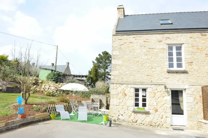 Gite with terrace & garden - Image 1
