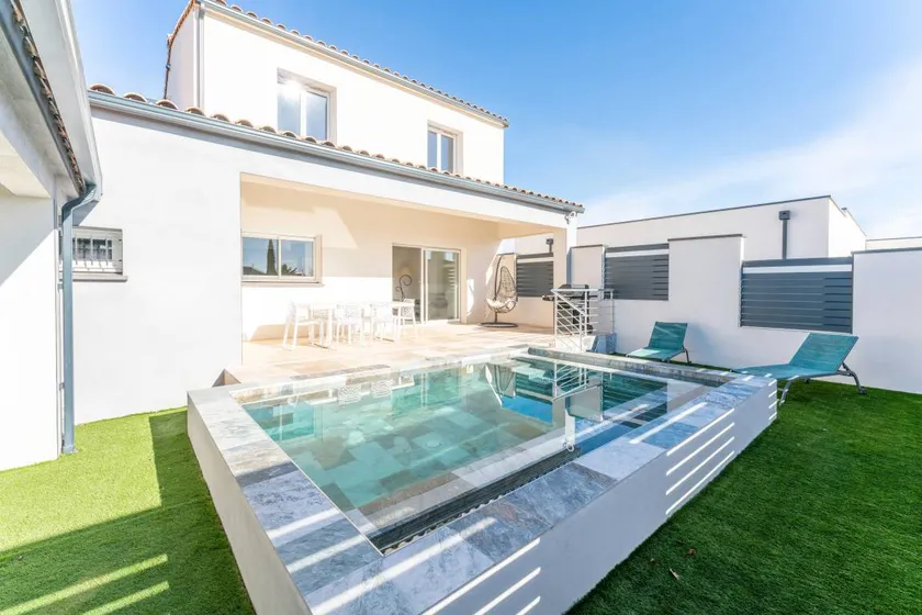 Flat with pool, sauna & barbecue - Image 1