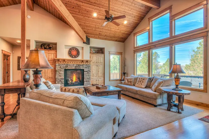 Luxury Retreat with Hot Tub, SHARC, A/C and Bikes - Image 1