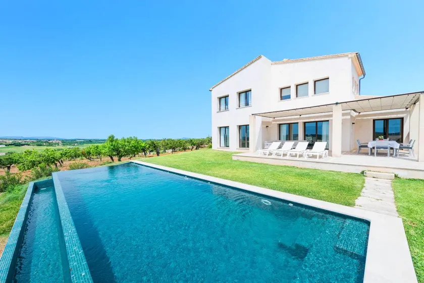 Family-friendly wonderful villa with terrace, private pool & barbeque - Image 1