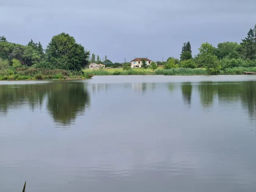Private Estate with Pool, Pond, and Lofts in Berry - Image 1