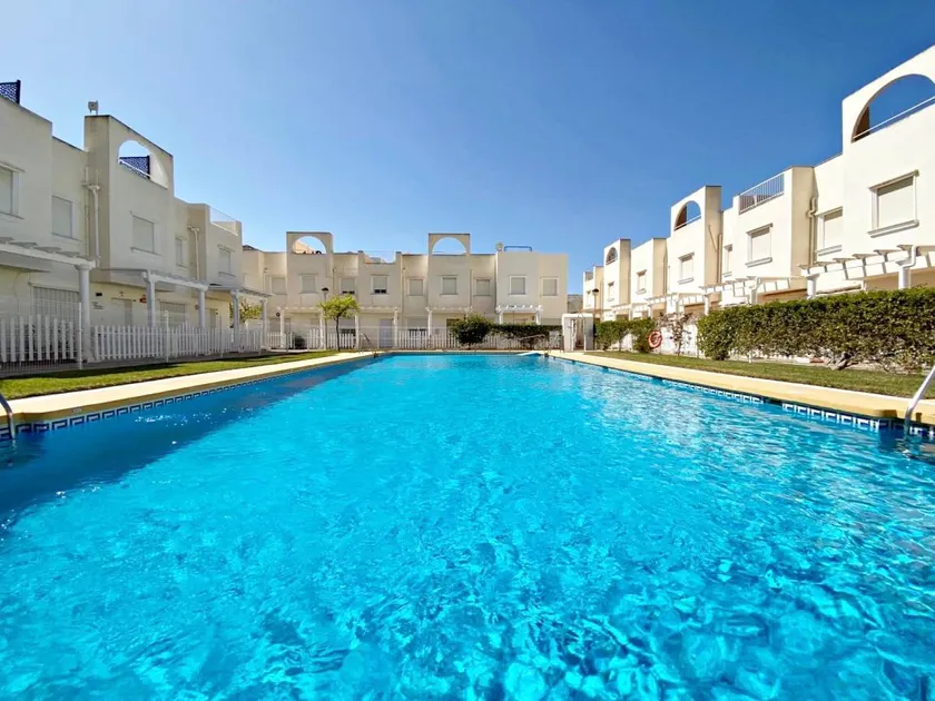 Wohnung mit Terrasse, Garten und Pool | Neben dem Strand - Image 1