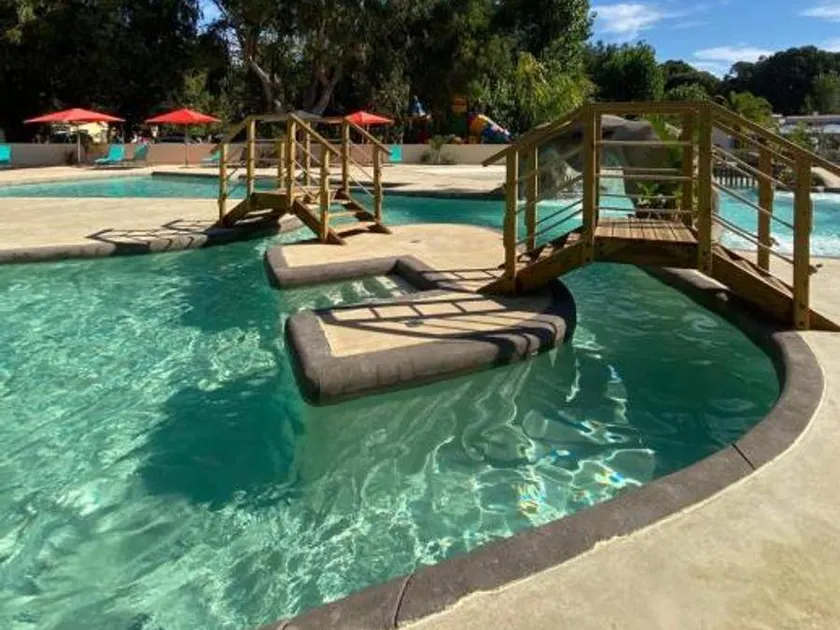 Chalet with terrace & pool - Image 1