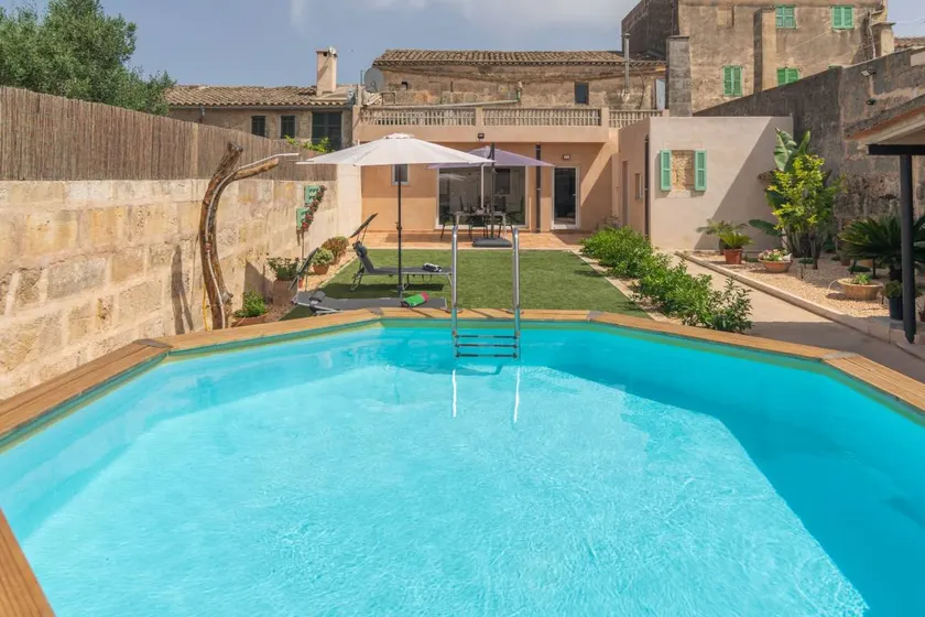 Chalet with garden, private pool & terrace - Image 1