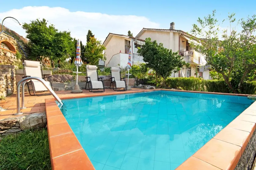 Children-friendly flat with terrace, private pool & barbeque | Garden view | Perfect for remote work - Image 1
