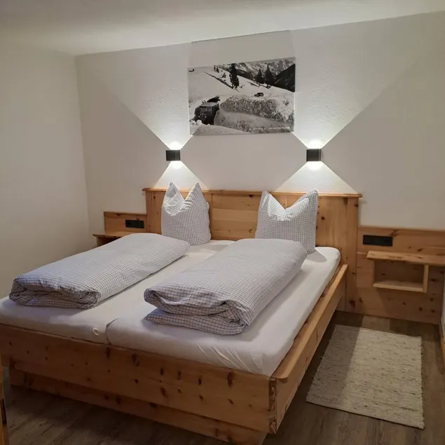 Flat with terrace & garden - Image 1