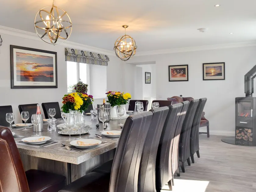 Family-friendly beautiful cottage with barbecue & garden | River view | Dogs allowed - Image 1