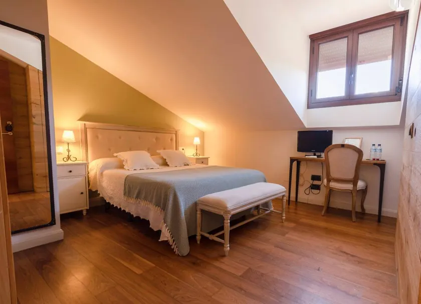 Charming dedicated room with pool, sauna & garden | Pet-friendly - Image 1