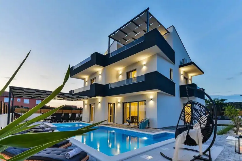 House with garden, barbecue & private pool | Sea view - Image 1