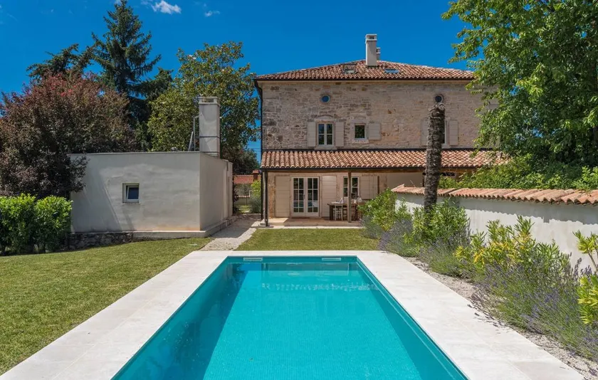 Villa with private pool, terrace & garden - Image 1