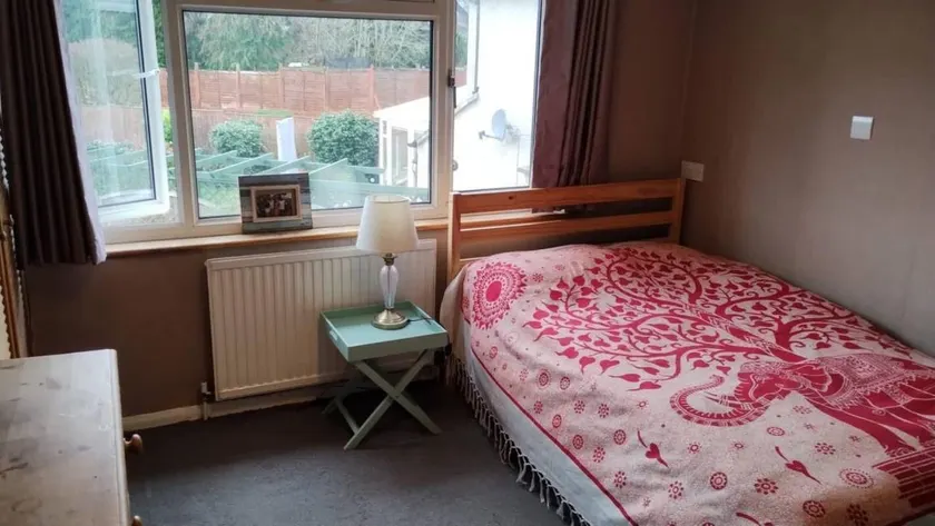 Good location for Redhill & London (Double) - Image 1