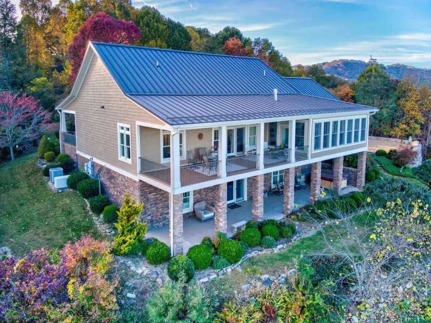 Mountain Lilly - Huge Views, Three Ensuites, 10min to Blowing Rock - Image 1