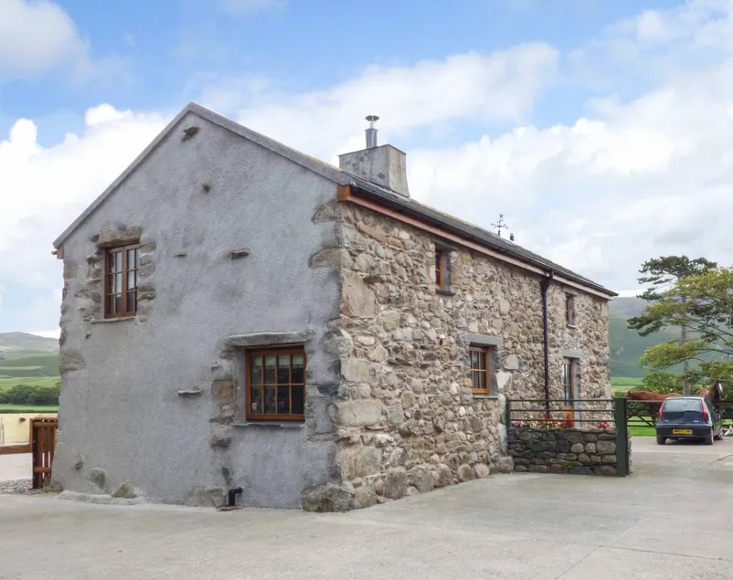 Cottage with garden - Image 1