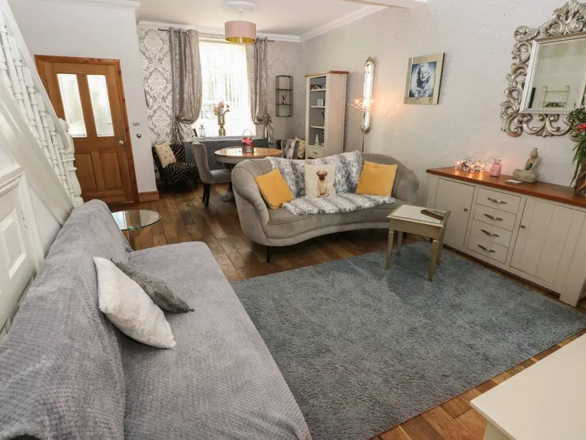 Cottage with jacuzzi & garden - Image 1