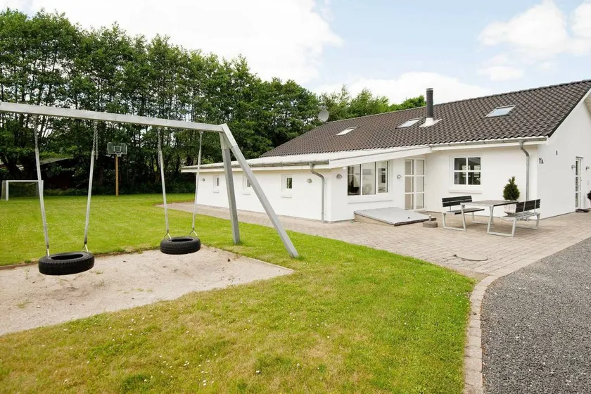 Fully equipped house with terrace, jacuzzi & pool | Pets allowed - Image 1
