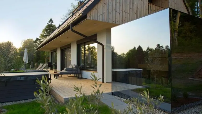 House with sauna, hot tub & barbeque | Perfect for remote work - Image 1