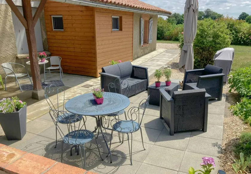 Holiday home with terrace, barbeque & garden - Image 1