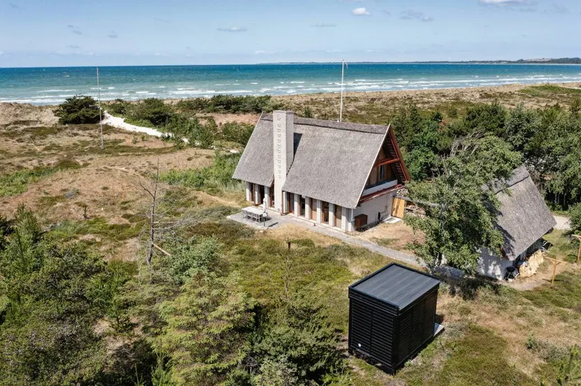 House with sauna, terrace & barbeque | Sea view | Perfect for remote work - Image 1