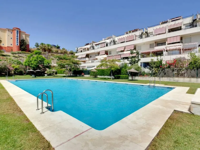 Appartement avec piscine, terrasse et jardin | Vue mer - Image 1