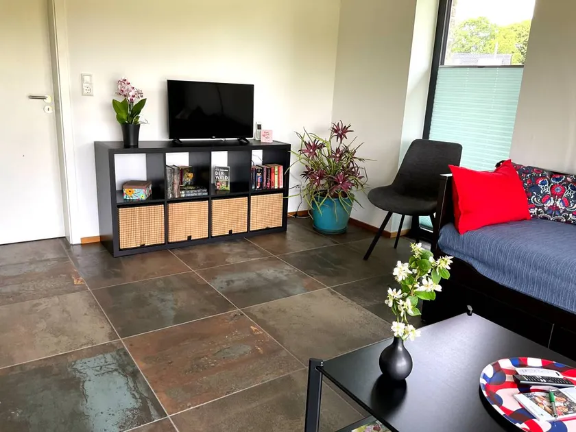 House with garden | Garden view - Image 1