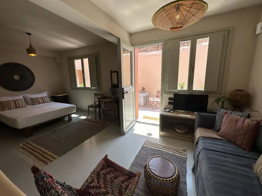 Villa avec terrasse et jardin | Vue sur l'eau - Image 1