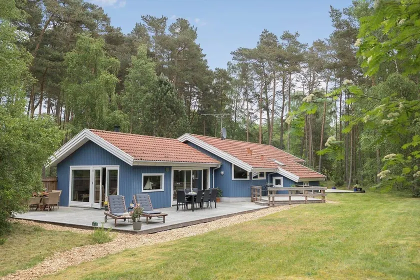 Fully equipped ample house with jacuzzi, terrace & sauna - Image 1