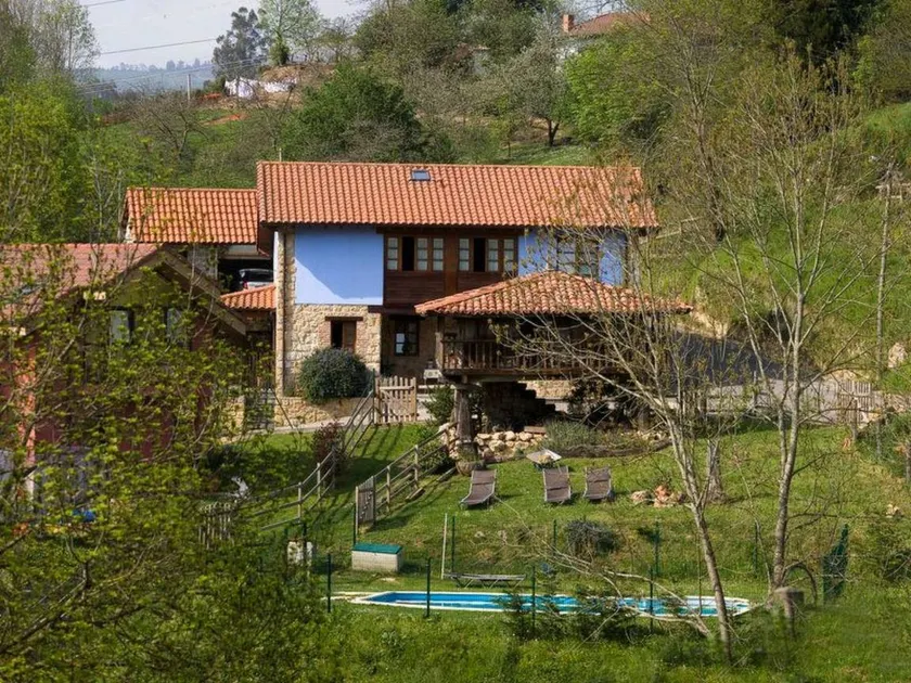 Maison avec piscine et barbecue - Image 1